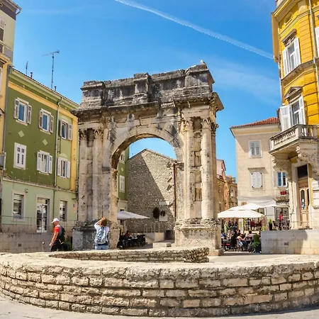 Sun And Fun - Happy * Pula